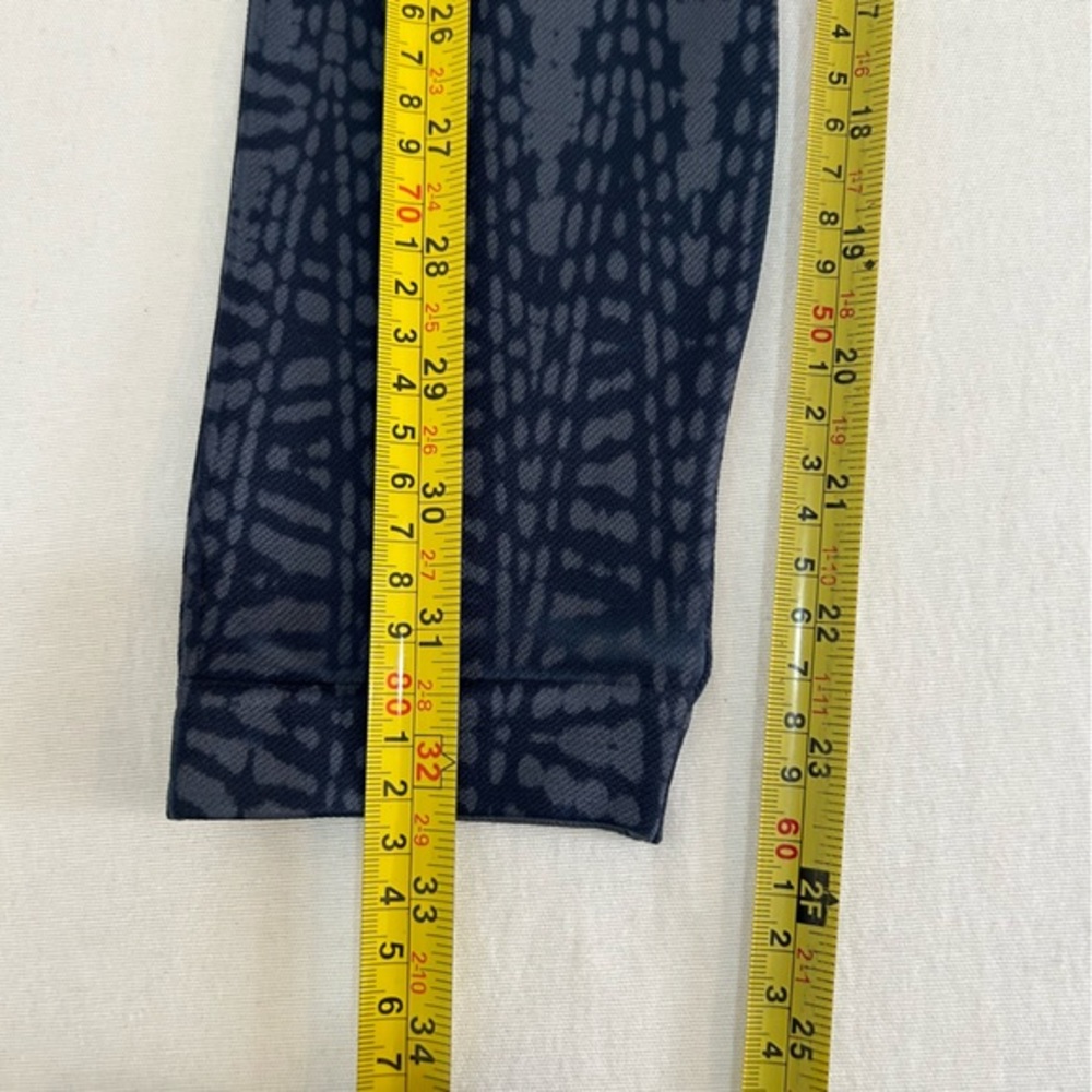 Women’s Spanx Look at‎ me Now Seamless Leggings Medium Indigo Geo EUC - Picture 9 of 11